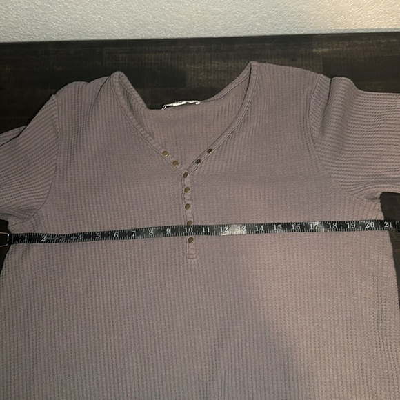 Simply Noelle Taupe Waffle Knit Henley Roll Tab Sleeves Size XXl - Picture 7 of 8